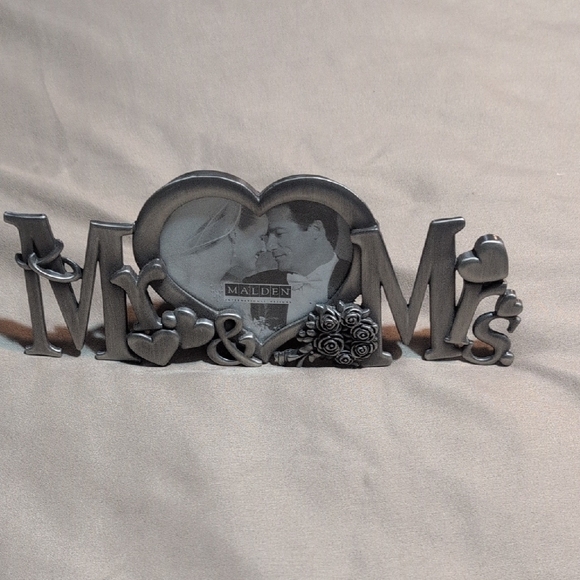 Malden Silver Mr & Mrs Heart Frame - Picture 4 of 4